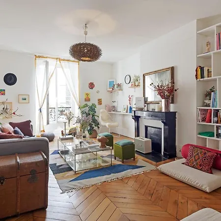 Stylish 11th District Flat In By Guestready *