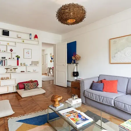 Stylish 11th District Flat In By Guestready Paris