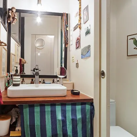 Stylish 11th District Flat In By Guestready Paris